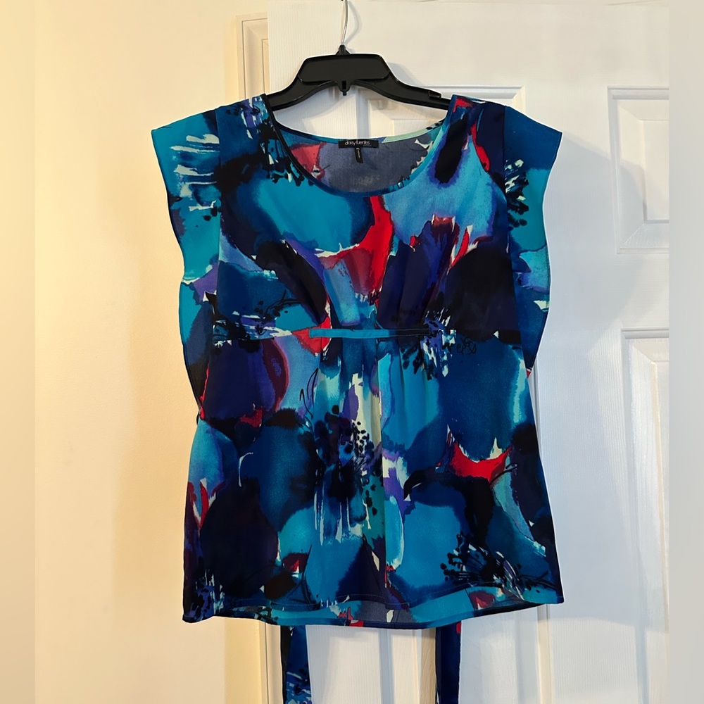 Daisy Fuentes Colorful Abstract Top